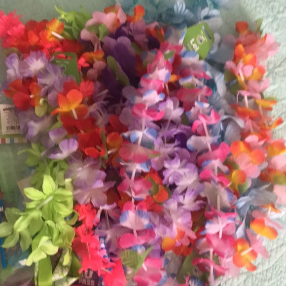 Oriental Trading Company Hawaiian luau party favors - Picture 5 of 7